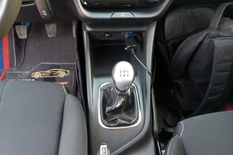 Used CHANGAN Alsvin 2019 1.4L Manual Comfort Edition China VI Standard Gear Lever