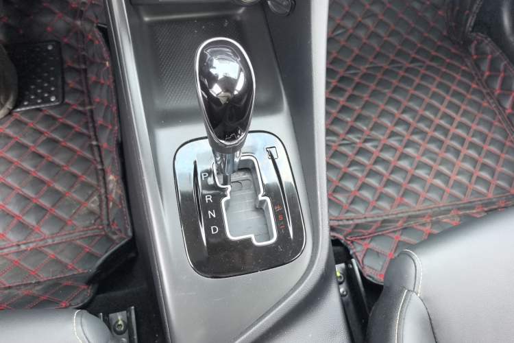 Used CHANGAN Alsvin 2019 1.5L DCT Comfort Model China VI Standard Gear Lever