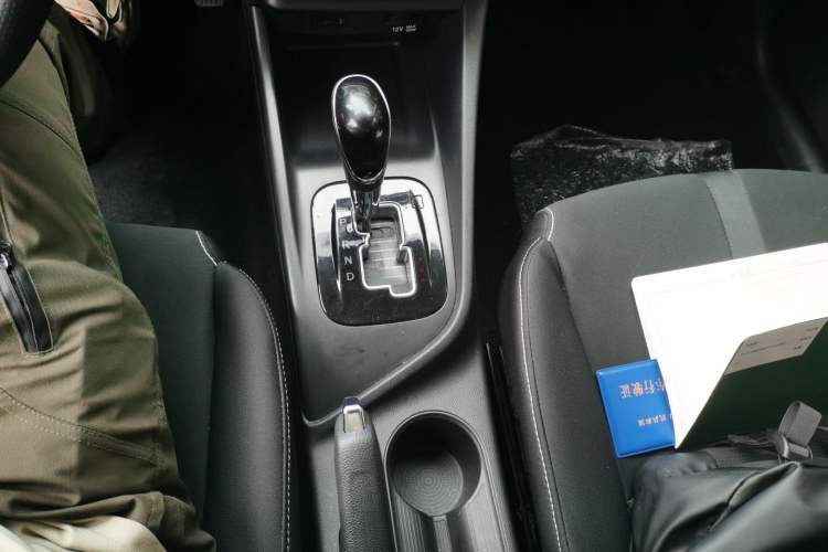 Used CHANGAN Alsvin 2019 1.5L DCT Comfort Model China VI Standard Gear Lever