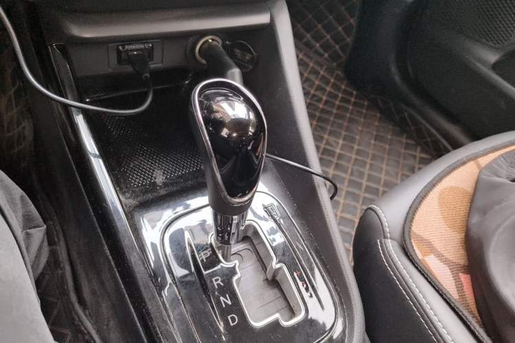 Used CHANGAN Alsvin 2019 1.5L DCT Luxury Version China VI Standard Gear Lever