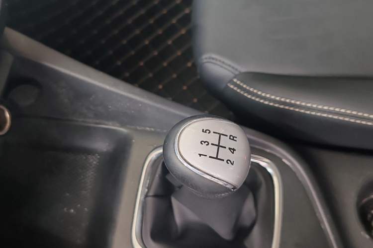 Used CHANGAN Alsvin 2019 1.4L Manual Comfort Edition China VI Standard Gear Lever