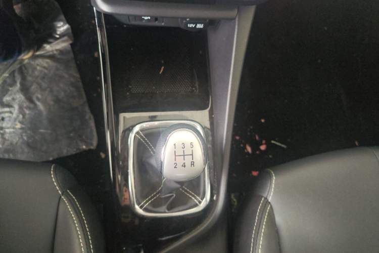 Used CHANGAN Alsvin 2019 1.4L Manual Luxury Version China VI Standard Gear Lever
