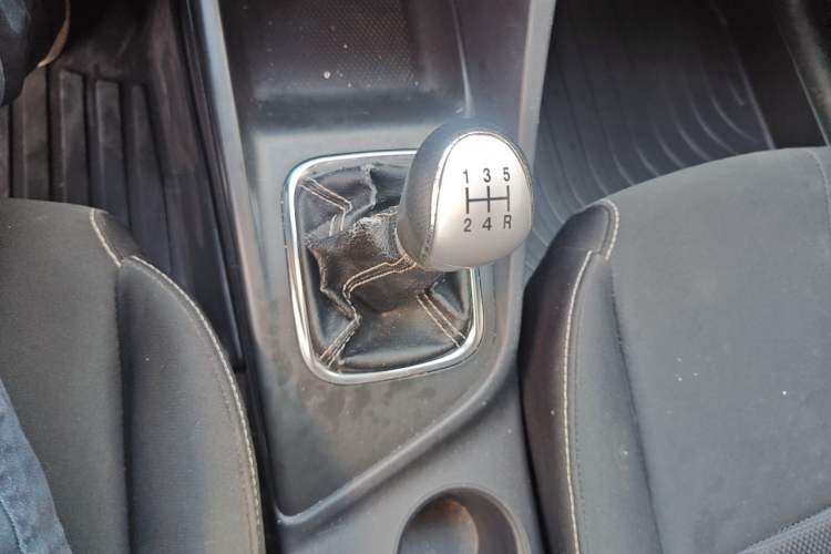 Used CHANGAN Alsvin 2019 1.4L Manual Comfort Edition China VI Standard Gear Lever