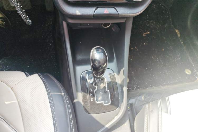 Used CHANGAN Alsvin 2019 1.5L DCT Comfort Model China VI Standard Gear Lever