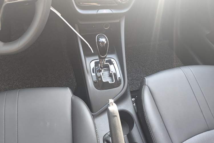 Used CHANGAN Alsvin 2019 1.5L DCT Comfort Model China VI Standard Gear Lever