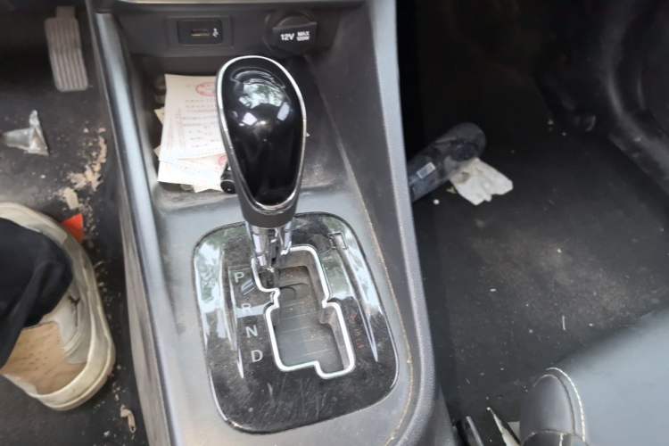 Used CHANGAN Alsvin 2019 1.5L DCT Luxury Version China VI Standard Gear Lever