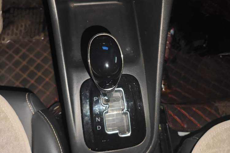 Used CHANGAN Alsvin 2019 1.5L DCT Comfort Model China VI Standard Gear Lever