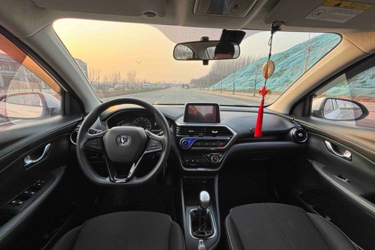 Used CHANGAN Alsvin 2019 1.4L Manual Comfort Edition China VI Standard Interior 1
