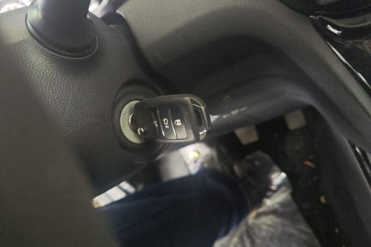 Used CHANGAN Alsvin 2019 1.4L Manual Luxury Version China VI Standard Interior 1