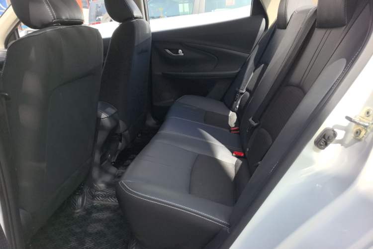 Used CHANGAN Alsvin 2019 1.4L Manual Luxury Version China VI Standard Interior 1