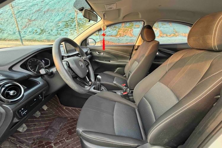 Used CHANGAN Alsvin 2019 1.4L Manual Comfort Edition China VI Standard Interior 2