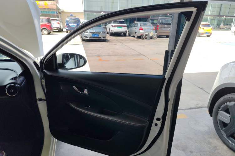 Used CHANGAN Alsvin 2019 1.4L Manual Comfort Edition China VI Standard Interior 2