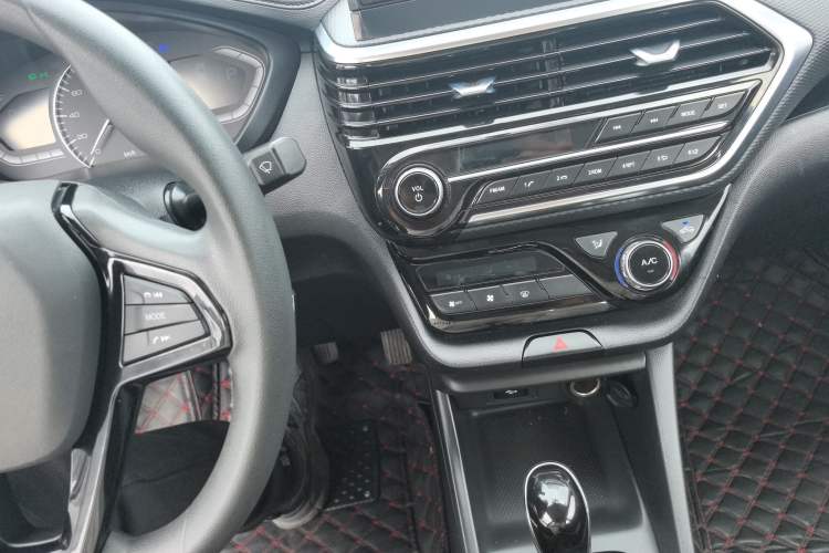 Used CHANGAN Alsvin 2019 1.5L DCT Comfort Model China VI Standard Interior 2
