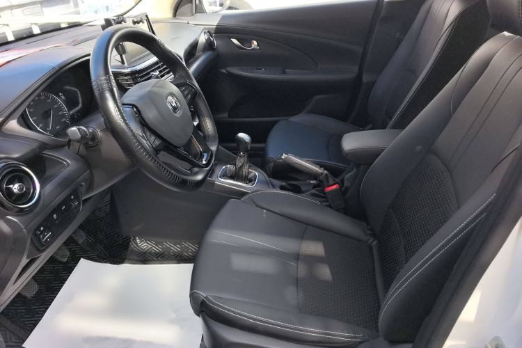 Used CHANGAN Alsvin 2019 1.4L Manual Luxury Version China VI Standard Interior 2