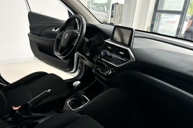 Used CHANGAN Alsvin 2019 1.4L Manual Comfort Edition China VI Standard Interior 3