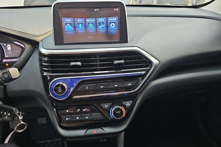 Used CHANGAN Alsvin 2019 1.4L Manual Comfort Edition China VI Standard Interior 3