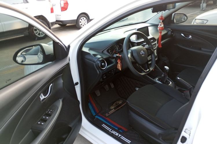 Used CHANGAN Alsvin 2019 1.4L Manual Comfort Edition China VI Standard Interior 3