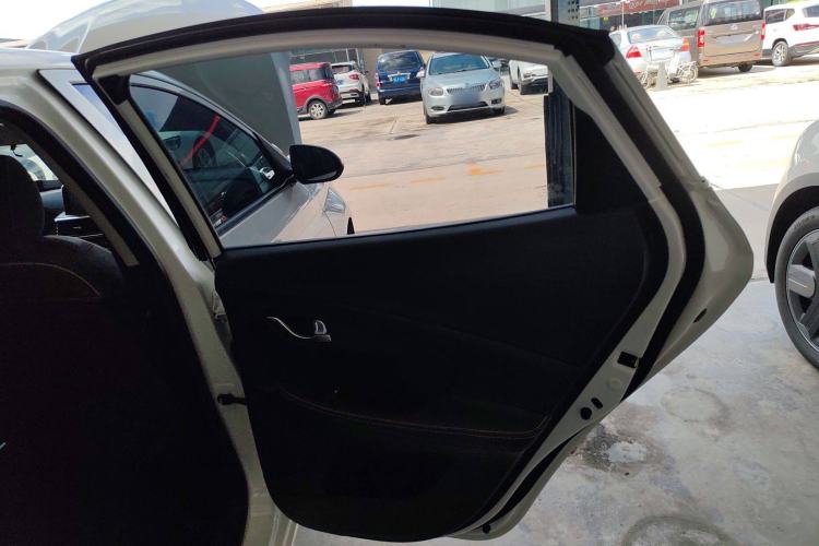 Used CHANGAN Alsvin 2019 1.4L Manual Comfort Edition China VI Standard Interior 3