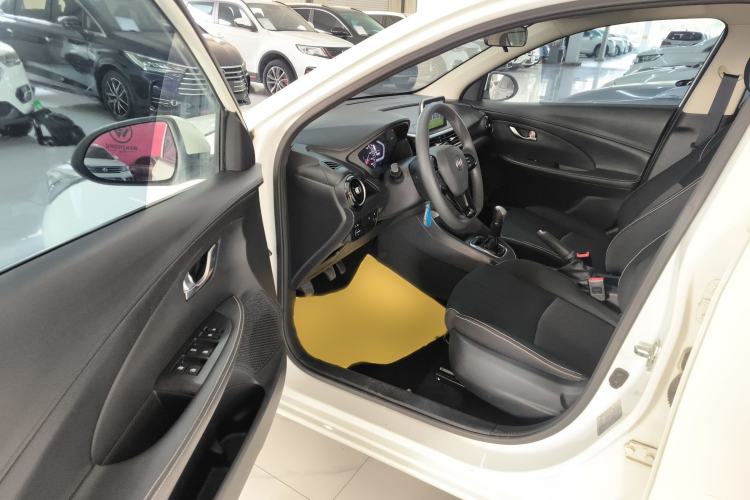 Used CHANGAN Alsvin 2019 1.4L Manual Comfort Edition China VI Standard Interior 3
