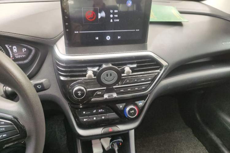 Used CHANGAN Alsvin 2019 1.5L DCT Comfort Model China VI Standard Interior 3