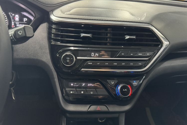 Used CHANGAN Alsvin 2019 1.5L DCT Comfort Model China VI Standard Interior 3