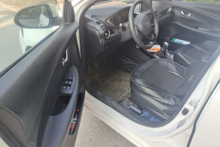 Used CHANGAN Alsvin 2019 1.4L Manual Comfort Edition China VI Standard Interior 3