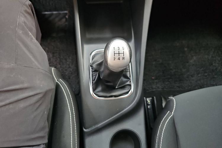 Used CHANGAN Alsvin 2019 1.4L Manual Comfort Edition China VI Standard Interior 4