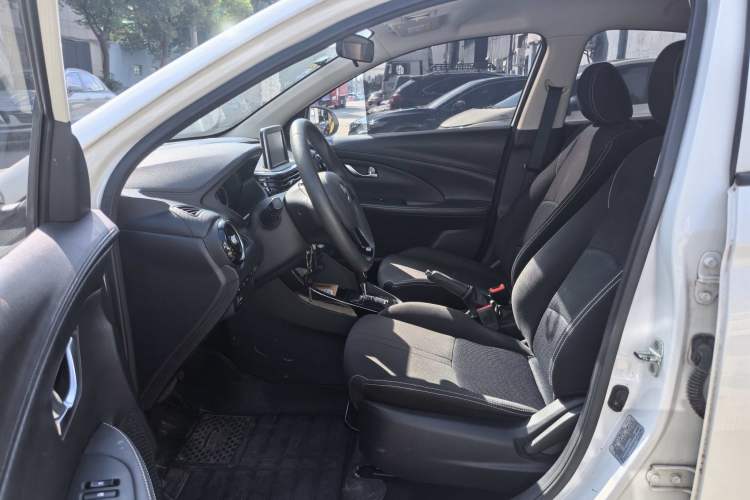 Used CHANGAN Alsvin 2019 1.5L DCT Comfort Model China VI Standard Interior 4