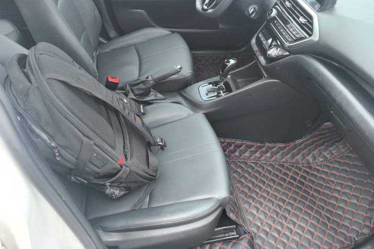 Used CHANGAN Alsvin 2019 1.5L DCT Comfort Model China VI Standard Interior 4