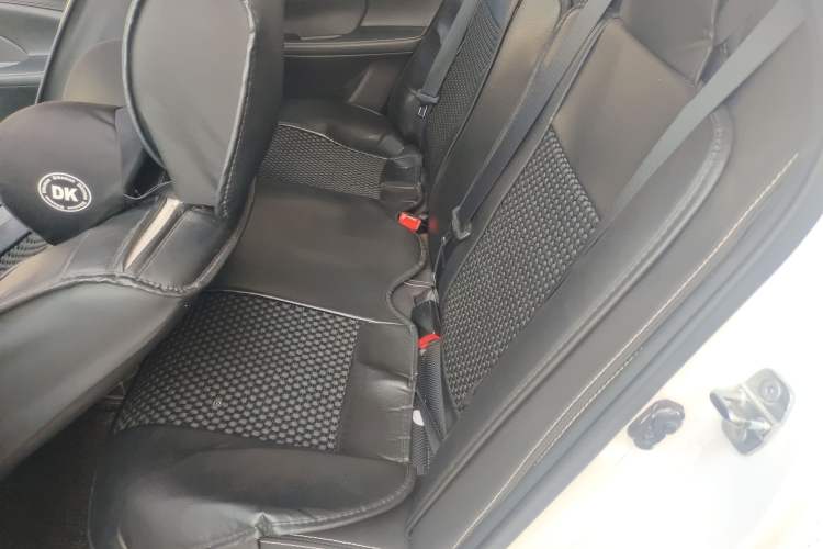 Used CHANGAN Alsvin 2019 1.4L Manual Comfort Edition China VI Standard Interior 4