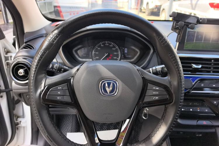 Used CHANGAN Alsvin 2019 1.4L Manual Luxury Version China VI Standard Interior 4