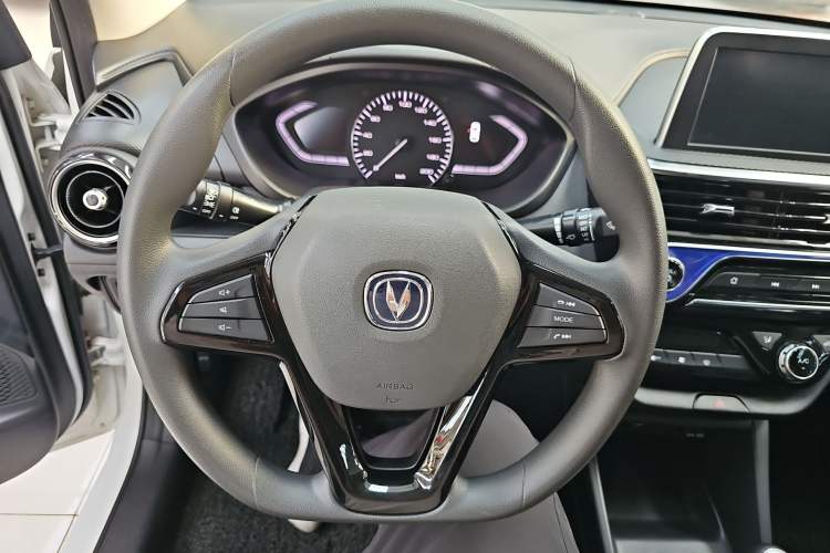 Used CHANGAN Alsvin 2019 1.4L Manual Comfort Edition China VI Standard Interior 5