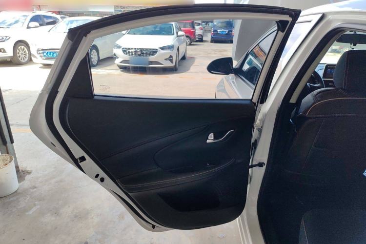 Used CHANGAN Alsvin 2019 1.4L Manual Comfort Edition China VI Standard Interior 5
