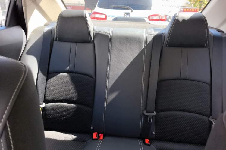 Used CHANGAN Alsvin 2019 1.4L Manual Luxury Version China VI Standard Interior 5