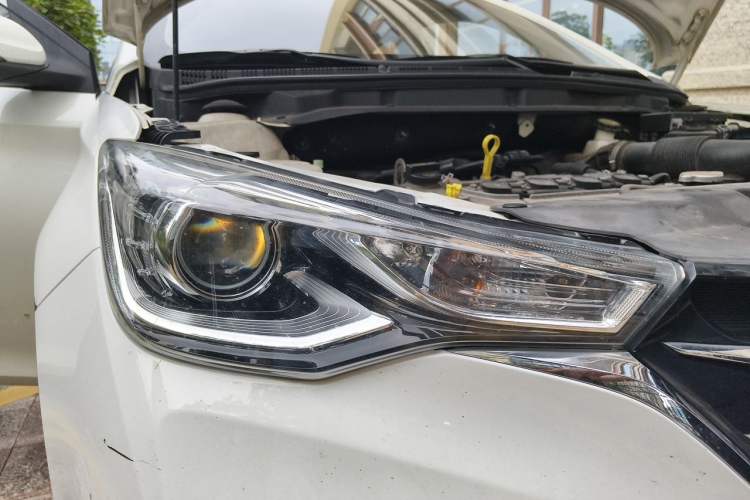 Used CHANGAN Alsvin 2019 1.5L DCT Luxury Version China VI Standard Right Front Headlight