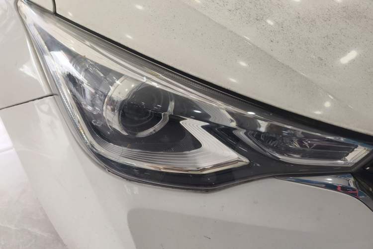 Used CHANGAN Alsvin 2019 1.5L DCT Luxury Version China VI Standard Right Front Headlight