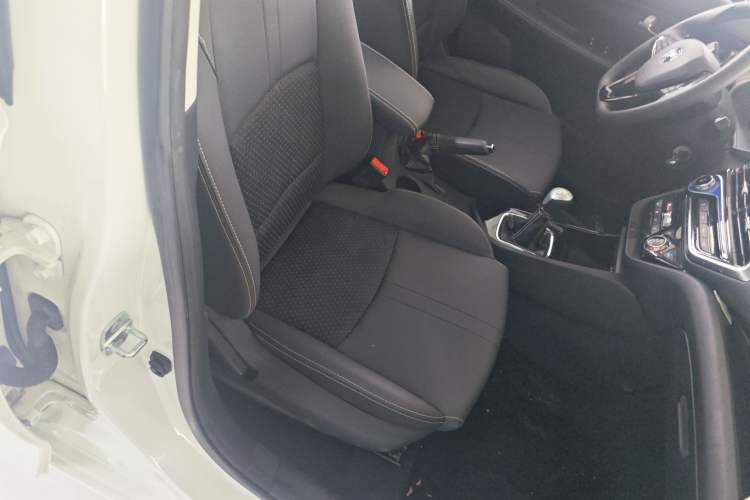 Used CHANGAN Alsvin 2019 1.4L Manual Luxury Version China VI Standard Right Front Seat
