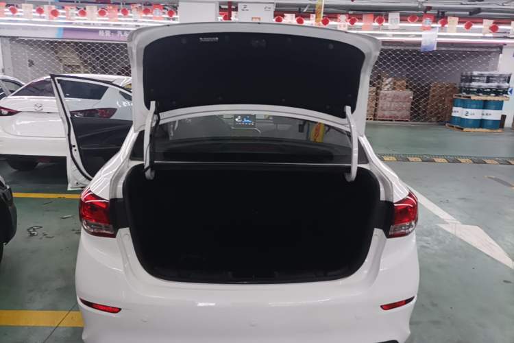 Used CHANGAN Alsvin 2019 1.5L DCT Comfort Model China VI Standard Trunk