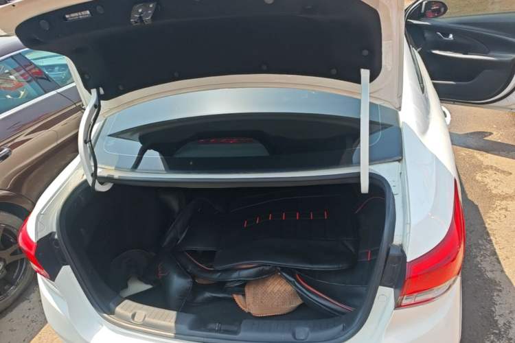 Used CHANGAN Alsvin 2019 1.5L DCT Comfort Model China VI Standard Trunk