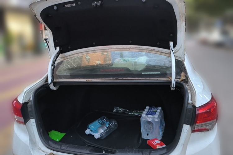 Used CHANGAN Alsvin 2019 1.5L DCT Luxury Version China VI Standard Trunk