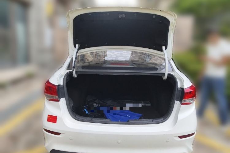 Used CHANGAN Alsvin 2019 1.5L DCT Luxury Version China VI Standard Trunk