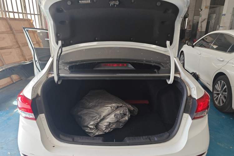 Used CHANGAN Alsvin 2019 1.5L DCT Comfort Model China VI Standard Trunk