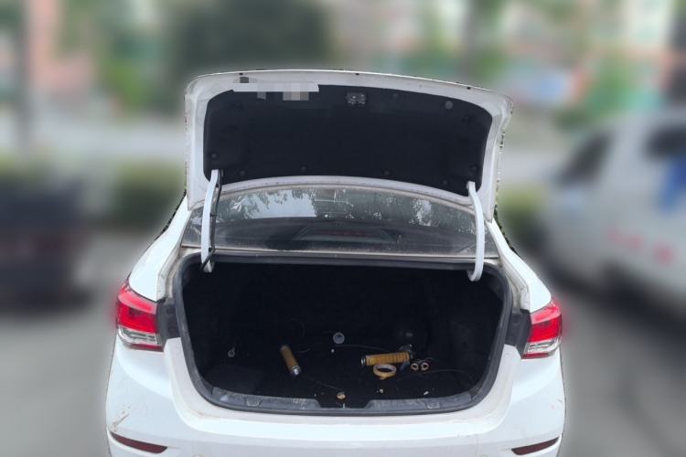 Used CHANGAN Alsvin 2019 1.5L DCT Luxury Version China VI Standard Trunk