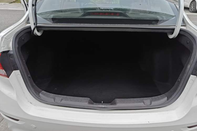 Used CHANGAN Alsvin 2019 1.5L DCT Comfort Model China VI Standard Trunk