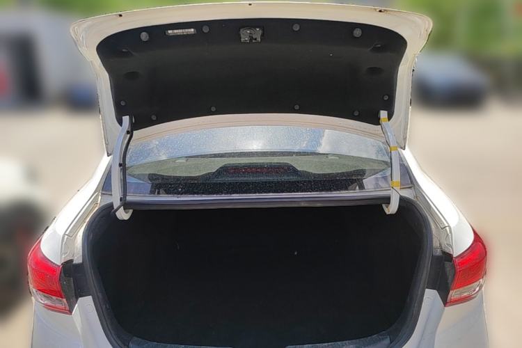 Used CHANGAN Alsvin 2019 1.5L DCT Luxury Version China VI Standard Trunk
