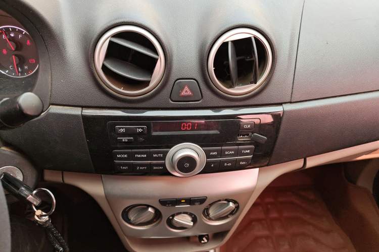 Used CHANGAN Alsvin V3 2012 1.3L Manual Comfort Version China IV Standard Audio And AC Panel