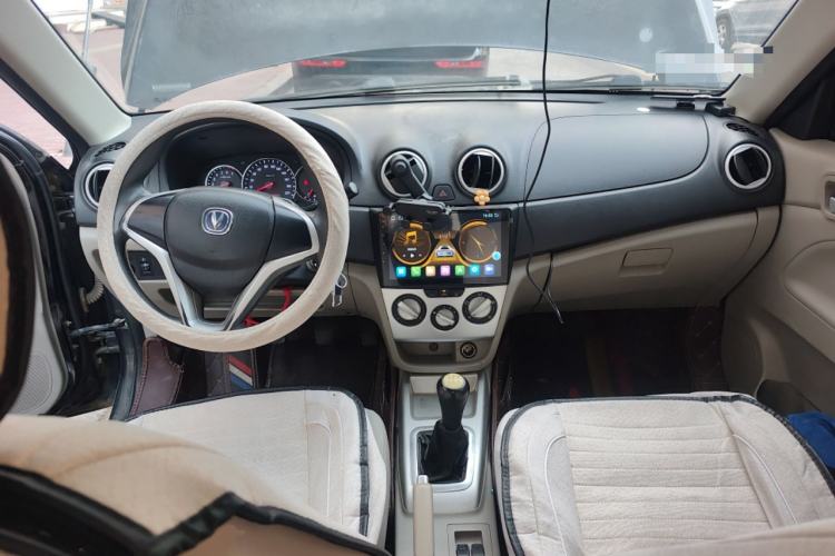 Used CHANGAN Alsvin V3 2012 1.3L Manual Comfort Version China IV Standard Center Console