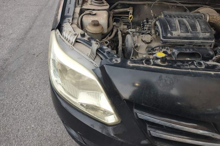 Used CHANGAN Alsvin V3 2012 1.3L Manual Comfort Version China IV Standard Engine Bay Right