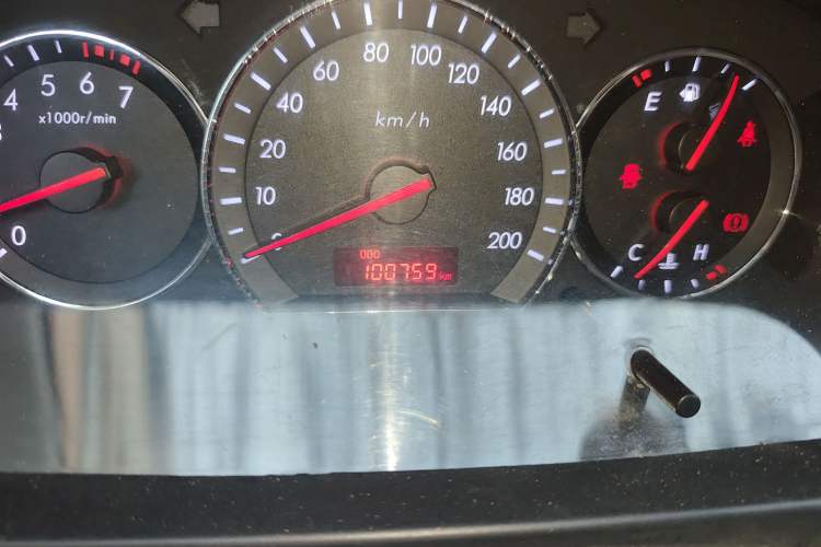Used CHANGAN Alsvin V3 2012 1.3L Manual Comfort Version China IV Standard Odometer Close Up
