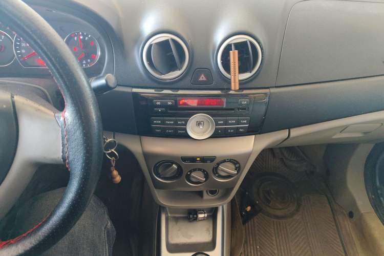Used CHANGAN Alsvin V3 2012 1.3L Manual Luxury Version China IV Standard Audio And AC Panel